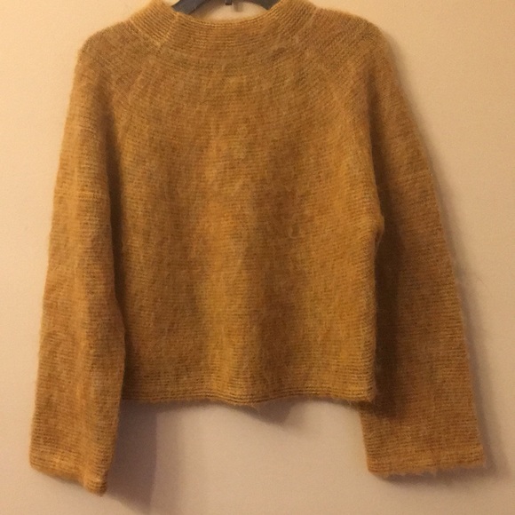 Uniqlo Sweaters - Uniqlo Shaggy Wide Sleeve Mock Neck Wool Alpaca Boxy Sweater size Medium